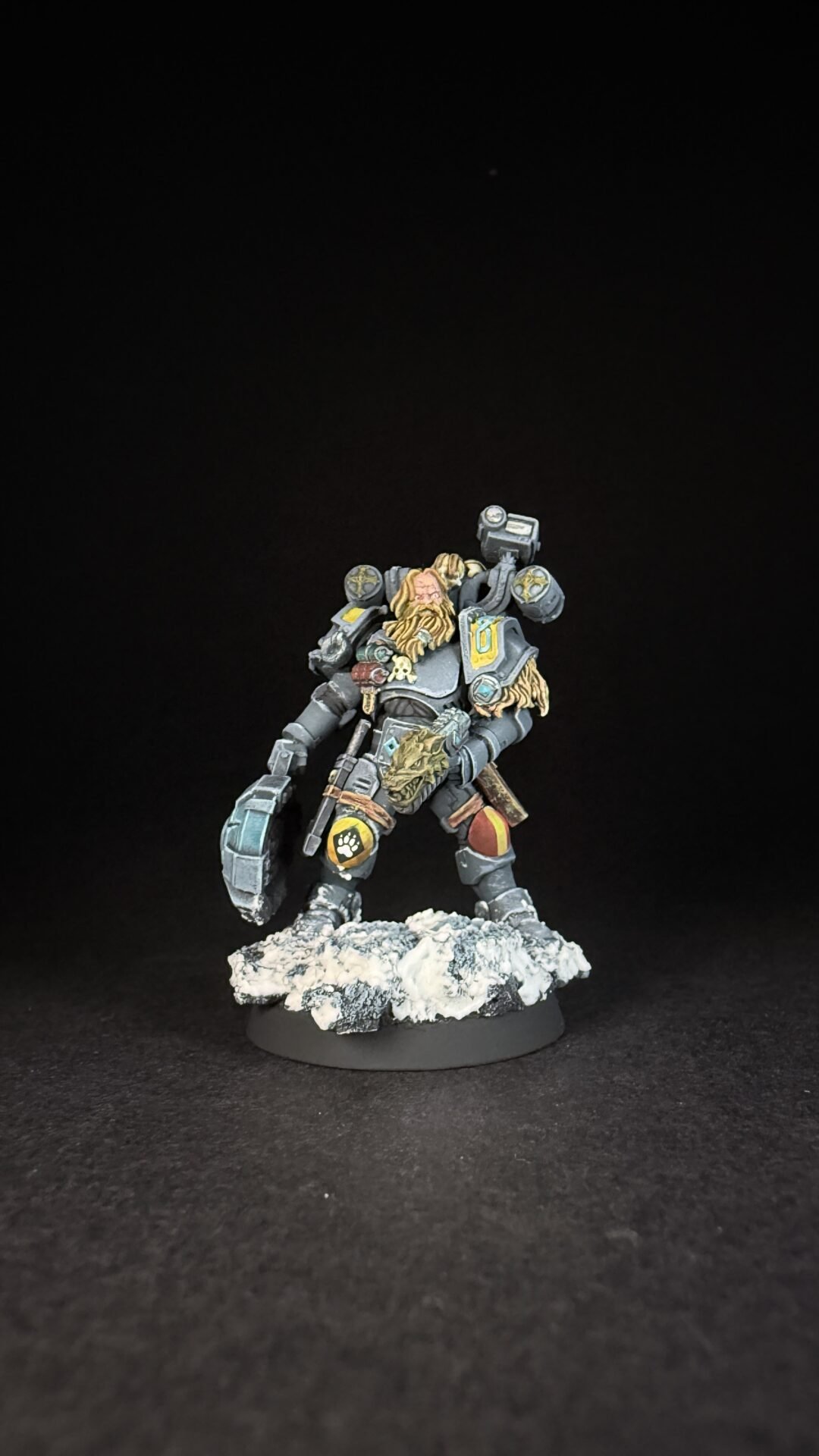 Painted Space Wolves Wolf Scout Trapmaster with plasma pistol and combat blade on snowy base