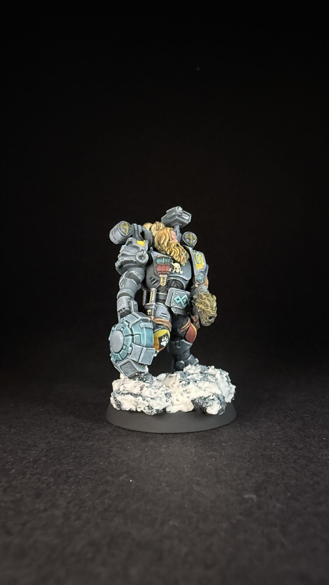 Painted Space Wolves Wolf Scout Trapmaster with plasma pistol and combat blade on snowy base