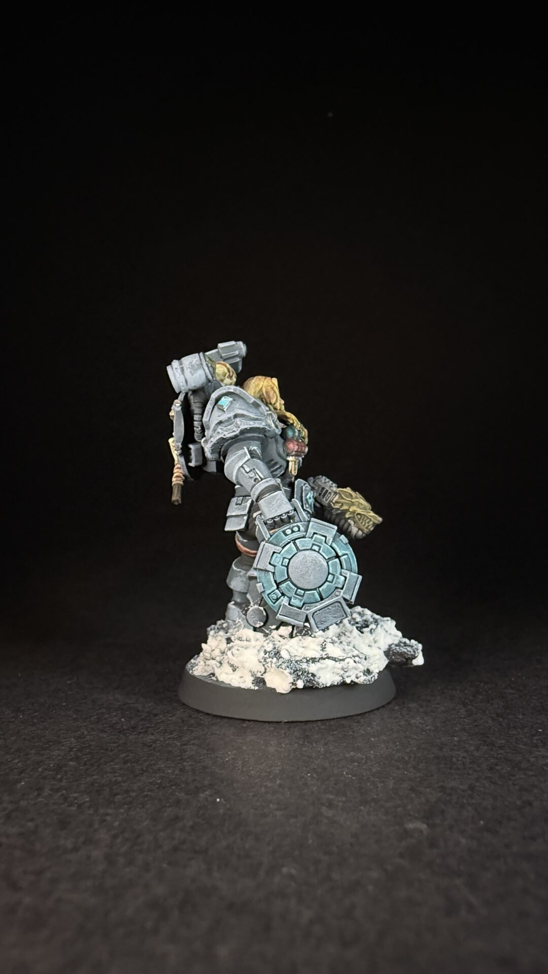 Painted Space Wolves Wolf Scout Trapmaster with plasma pistol and combat blade on snowy base