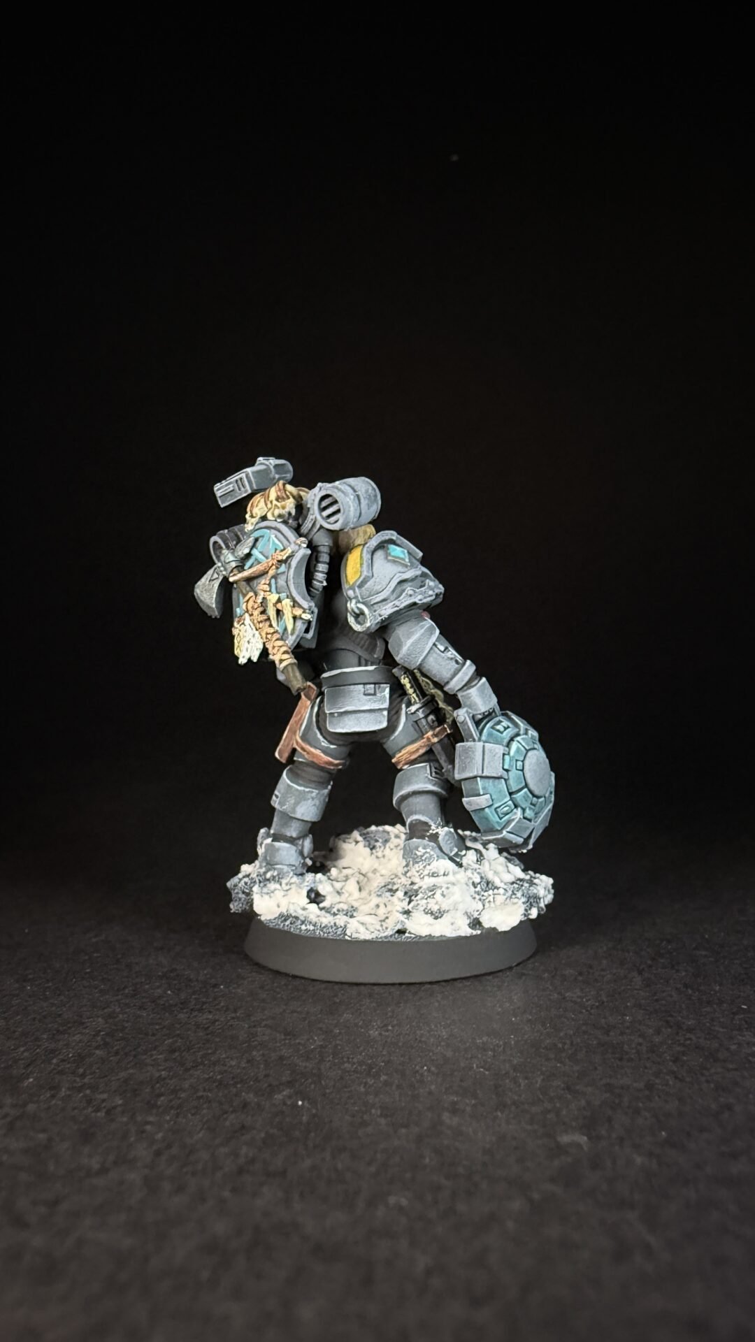 Painted Space Wolves Wolf Scout Trapmaster with plasma pistol and combat blade on snowy base