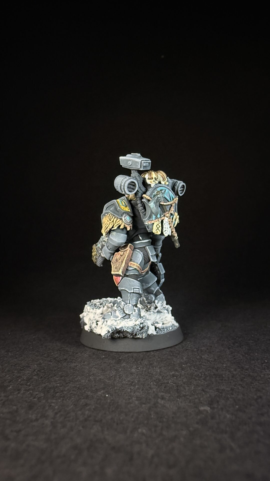 Painted Space Wolves Wolf Scout Trapmaster with plasma pistol and combat blade on snowy base