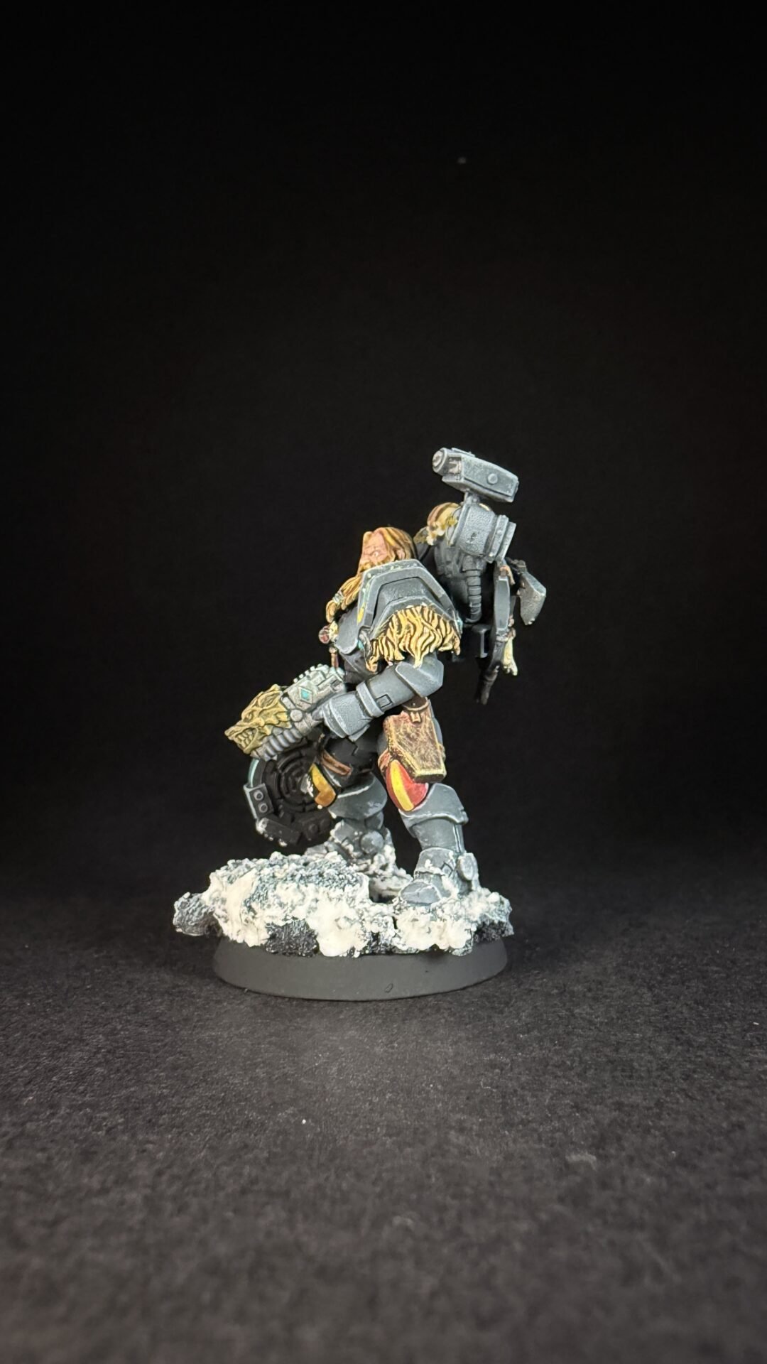 Painted Space Wolves Wolf Scout Trapmaster with plasma pistol and combat blade on snowy base