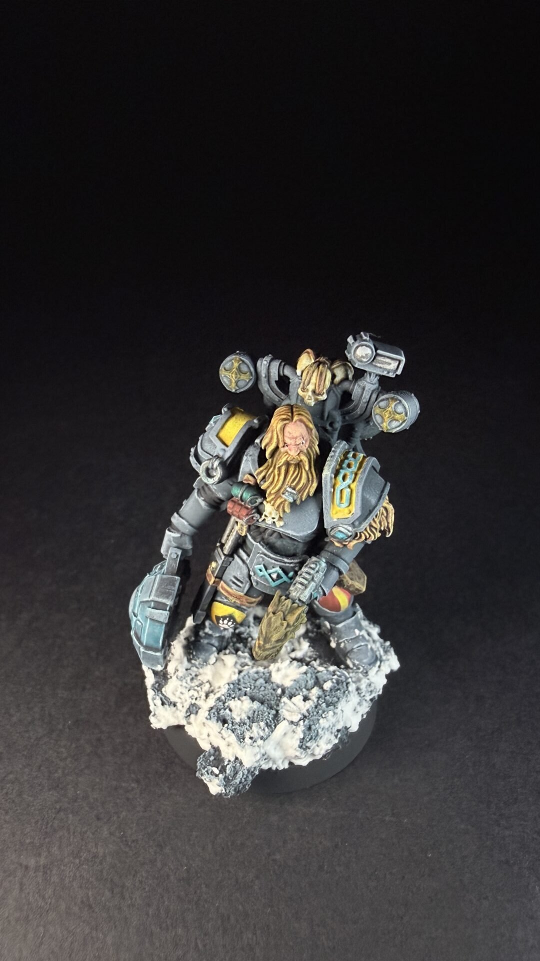 Painted Space Wolves Wolf Scout Trapmaster with plasma pistol and combat blade on snowy base