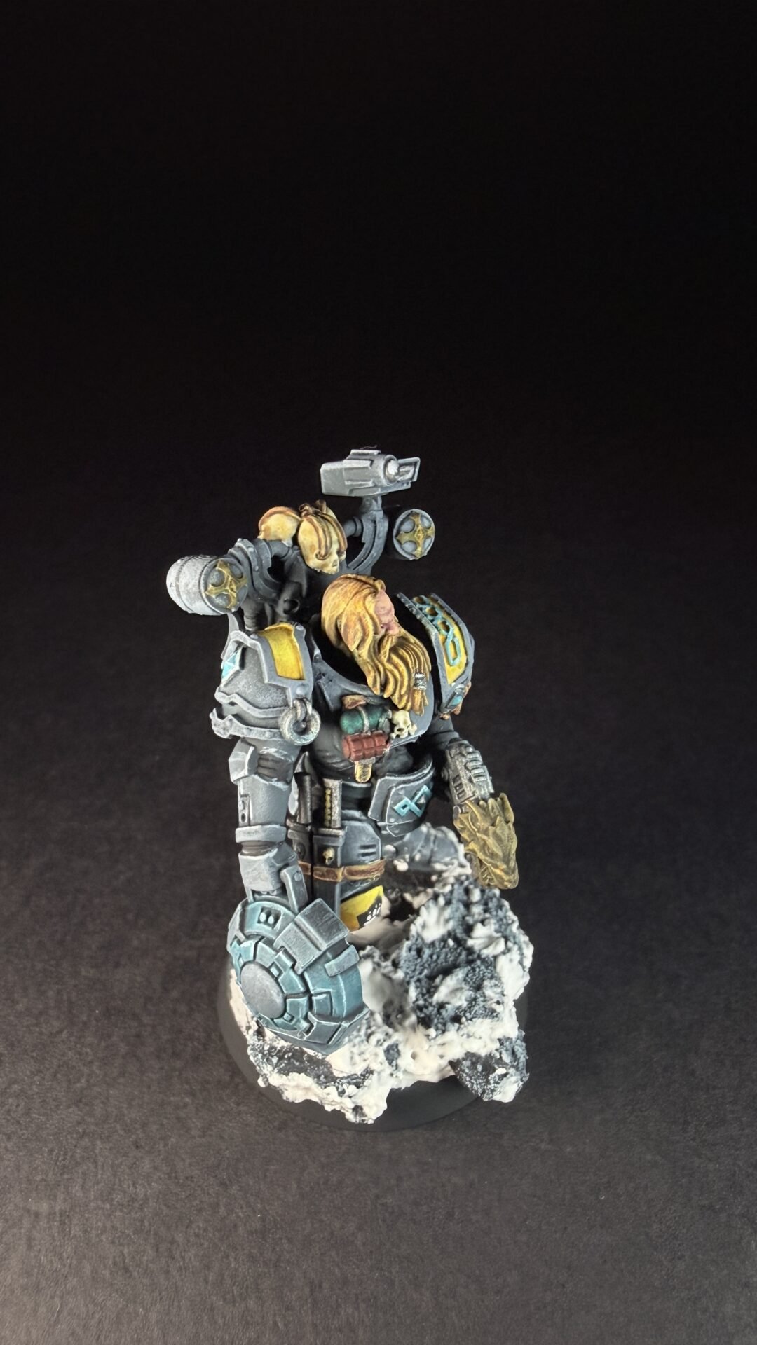 Painted Space Wolves Wolf Scout Trapmaster with plasma pistol and combat blade on snowy base