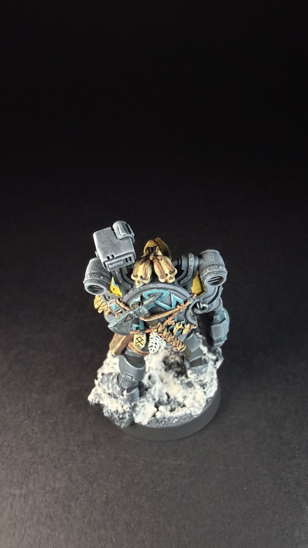 Painted Space Wolves Wolf Scout Trapmaster with plasma pistol and combat blade on snowy base