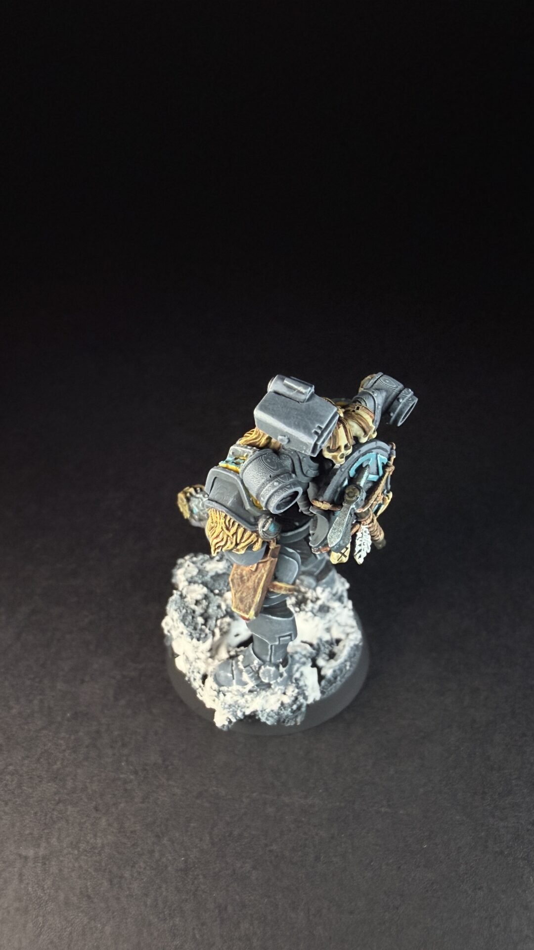 Painted Space Wolves Wolf Scout Trapmaster with plasma pistol and combat blade on snowy base