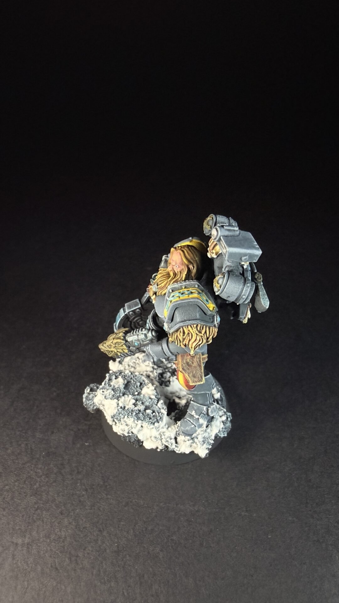 Painted Space Wolves Wolf Scout Trapmaster with plasma pistol and combat blade on snowy base