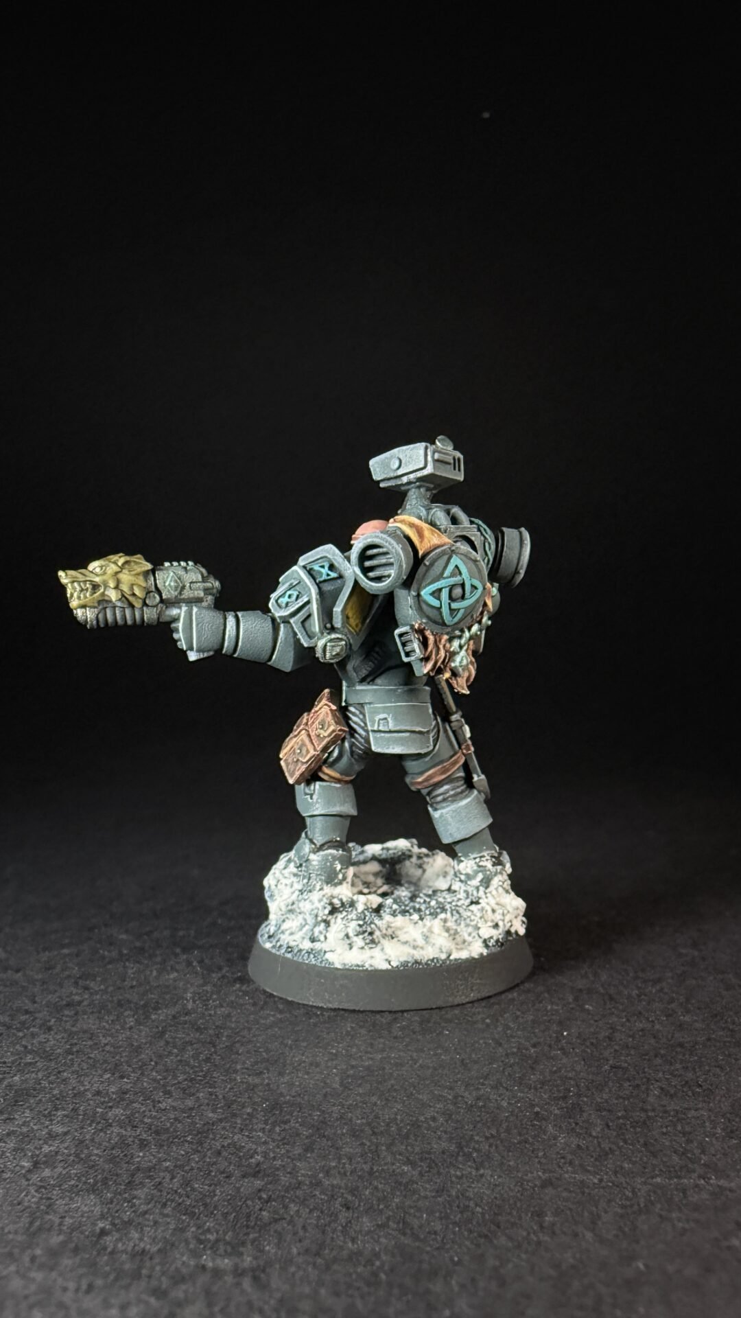 Painted Wolf Scout Hunter with Plasma Pistol and Combat Blade on snowy base.