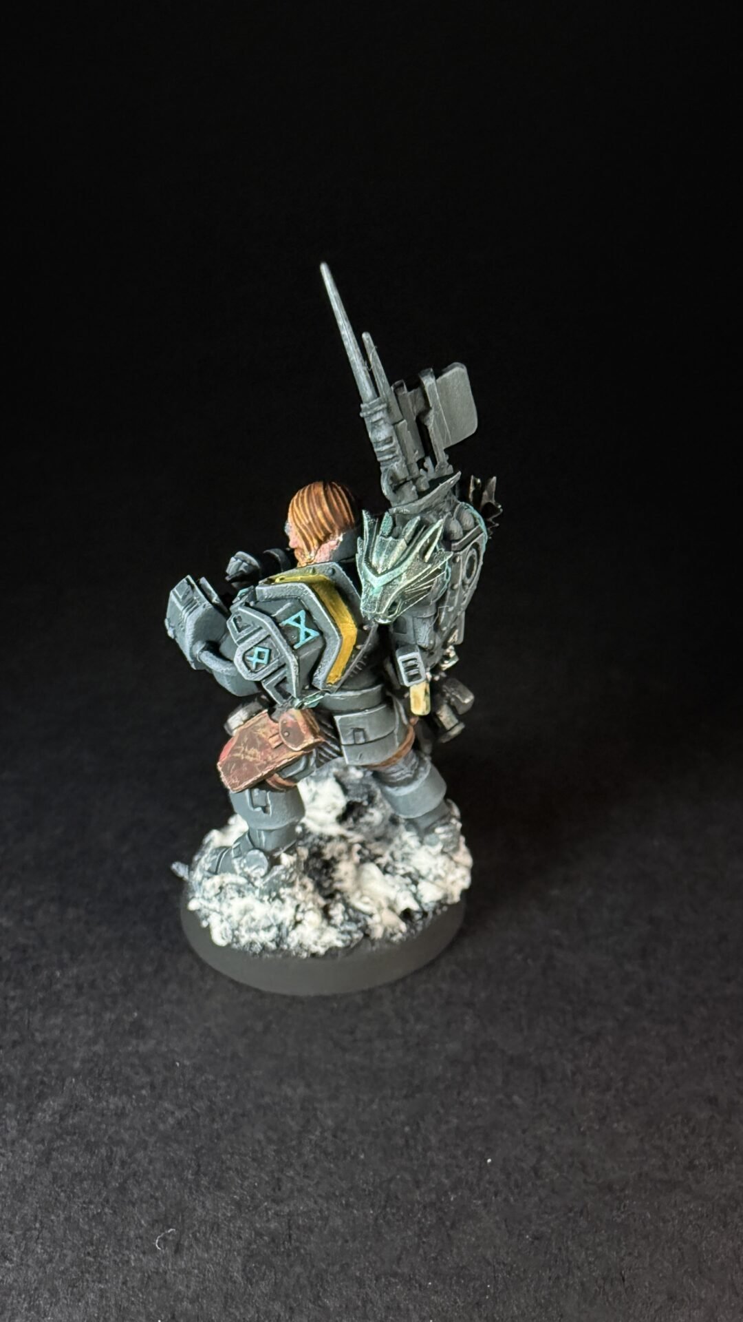 Painted Wolf Scout Frosteye with Instigator Bolt Carbine on a snowy base.